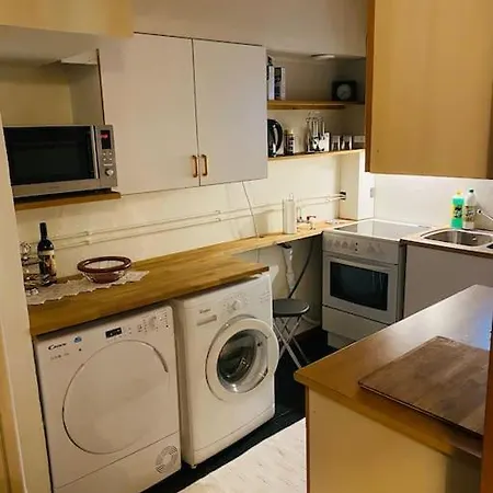 Praktisk Med Gratis Parkering Sentralt Appartamento *