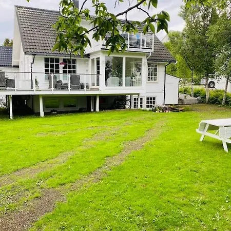 Apartment Praktisk Med Gratis Parkering Sentralt Tromso
