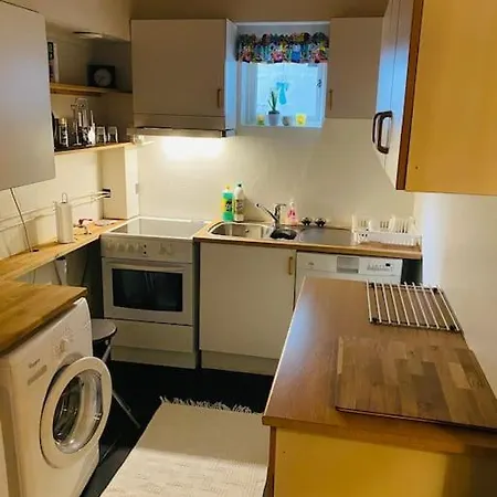 Apartment Praktisk Med Gratis Parkering Sentralt Tromso